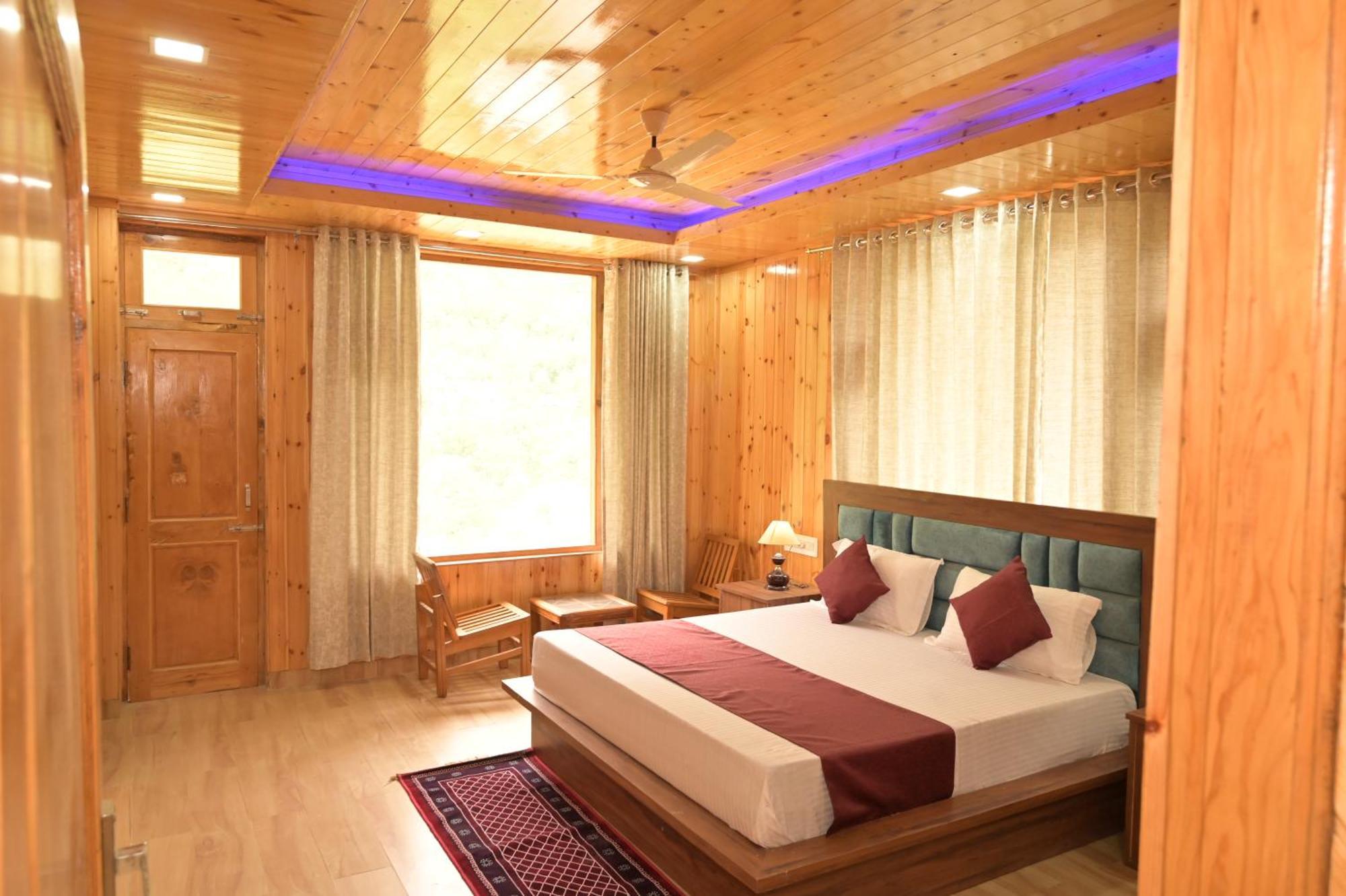 Hotel Royal Galaxy Tirthan Banjār Zewnętrze zdjęcie