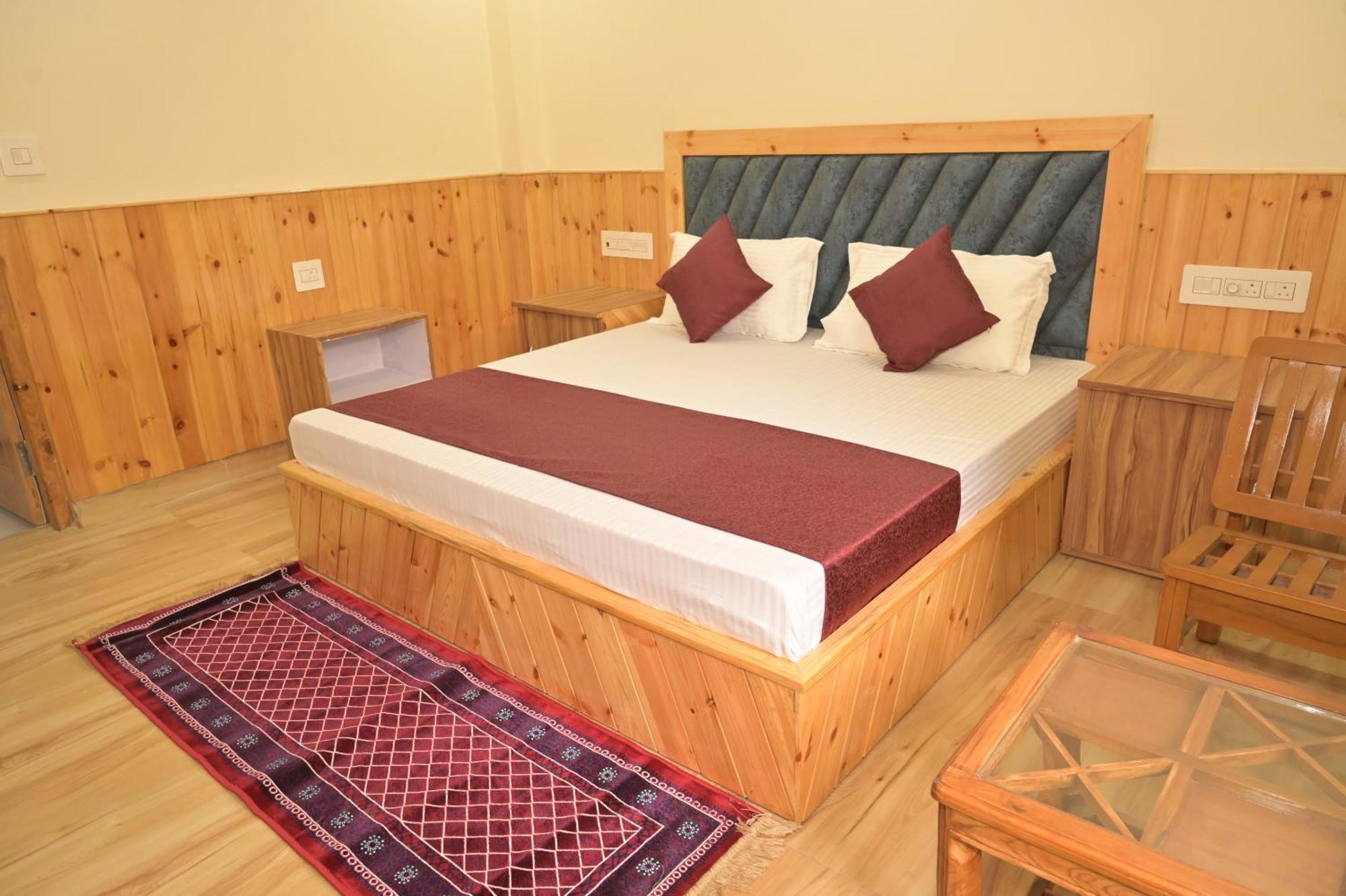 Hotel Royal Galaxy Tirthan Banjār Zewnętrze zdjęcie