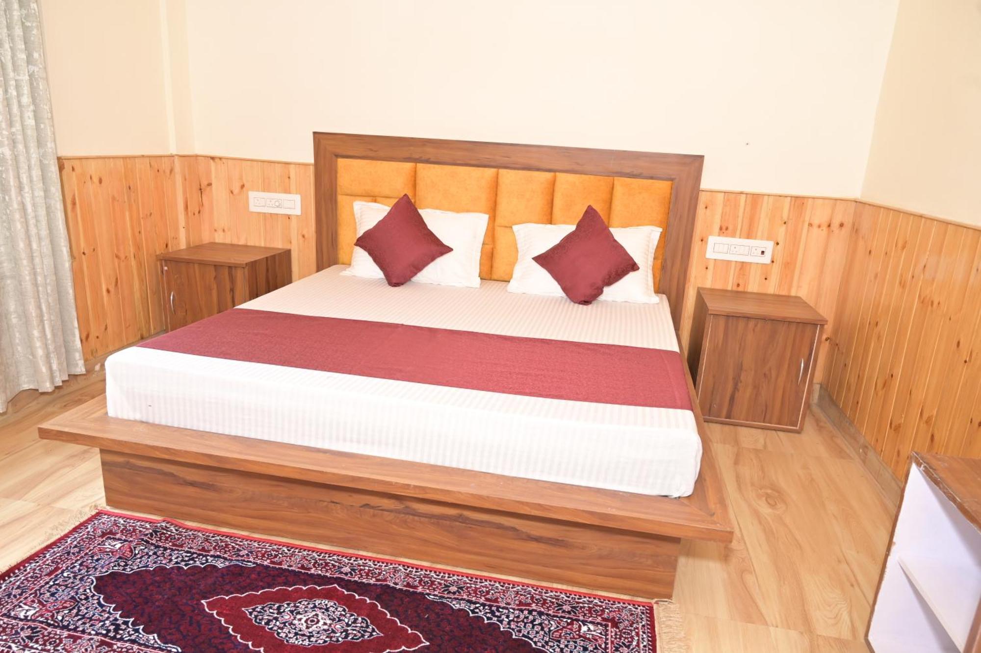 Hotel Royal Galaxy Tirthan Banjār Zewnętrze zdjęcie