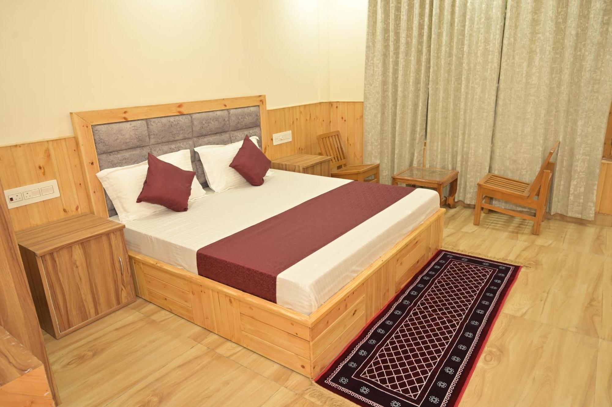 Hotel Royal Galaxy Tirthan Banjār Zewnętrze zdjęcie