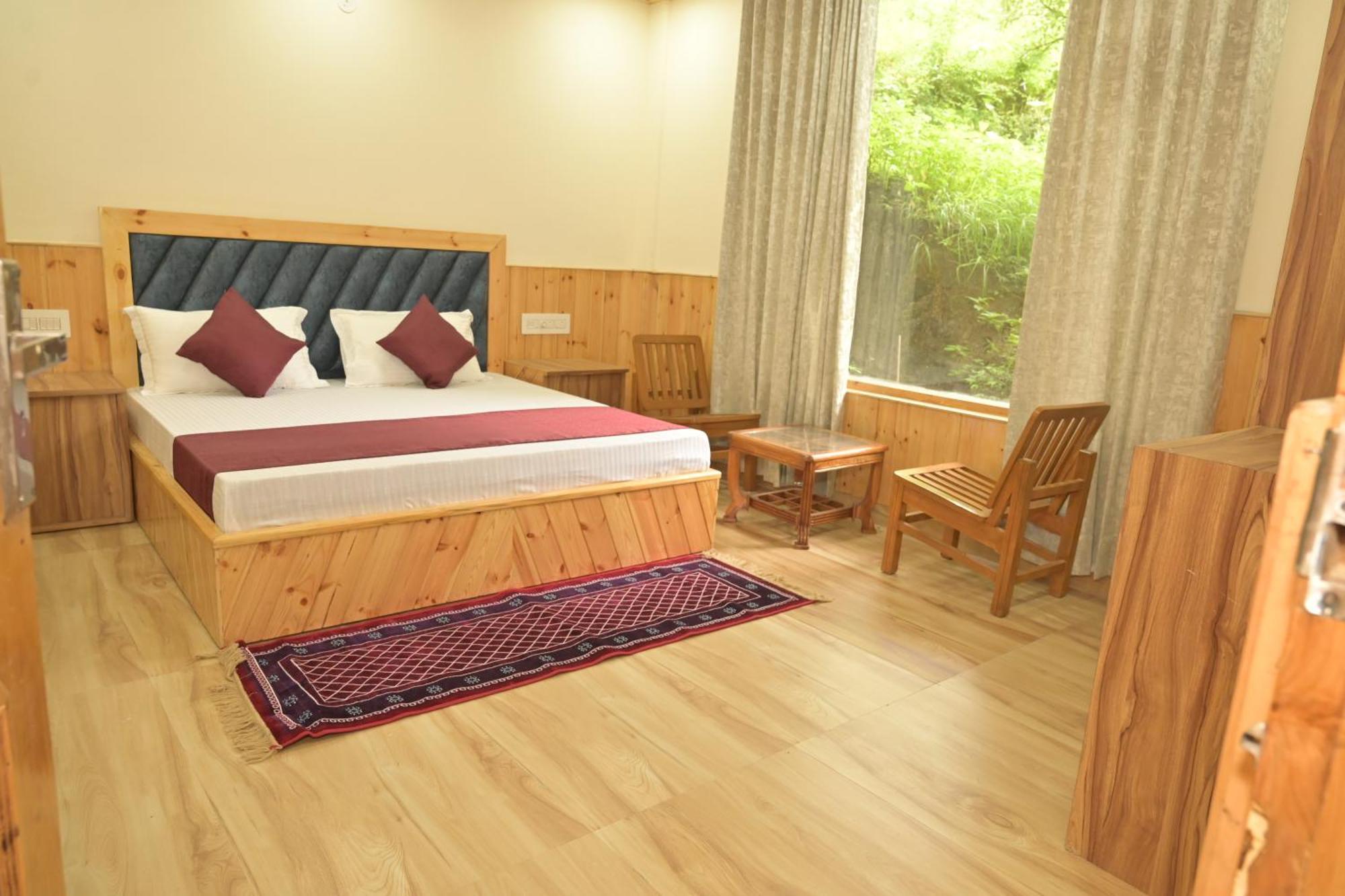 Hotel Royal Galaxy Tirthan Banjār Zewnętrze zdjęcie