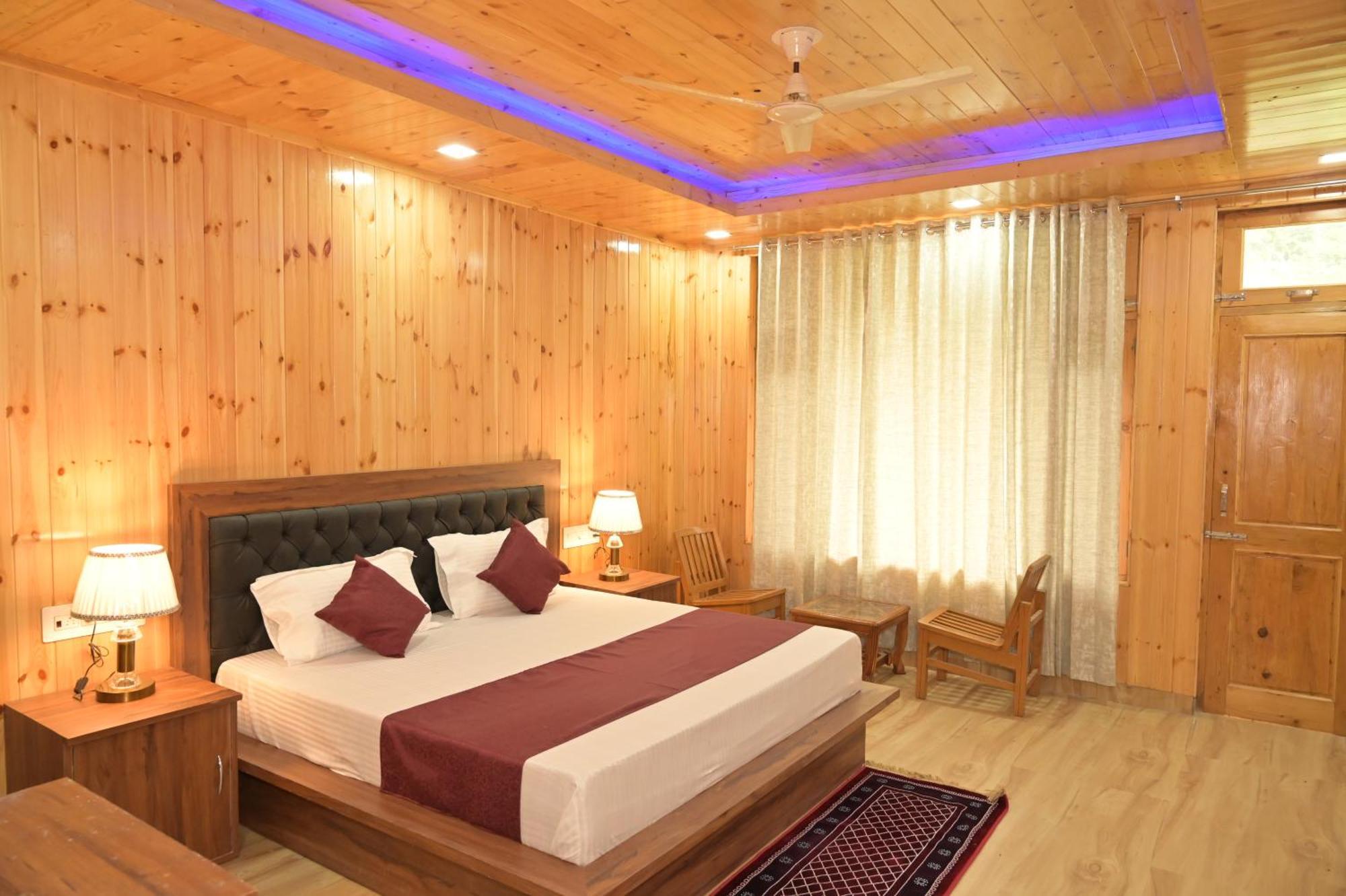 Hotel Royal Galaxy Tirthan Banjār Zewnętrze zdjęcie