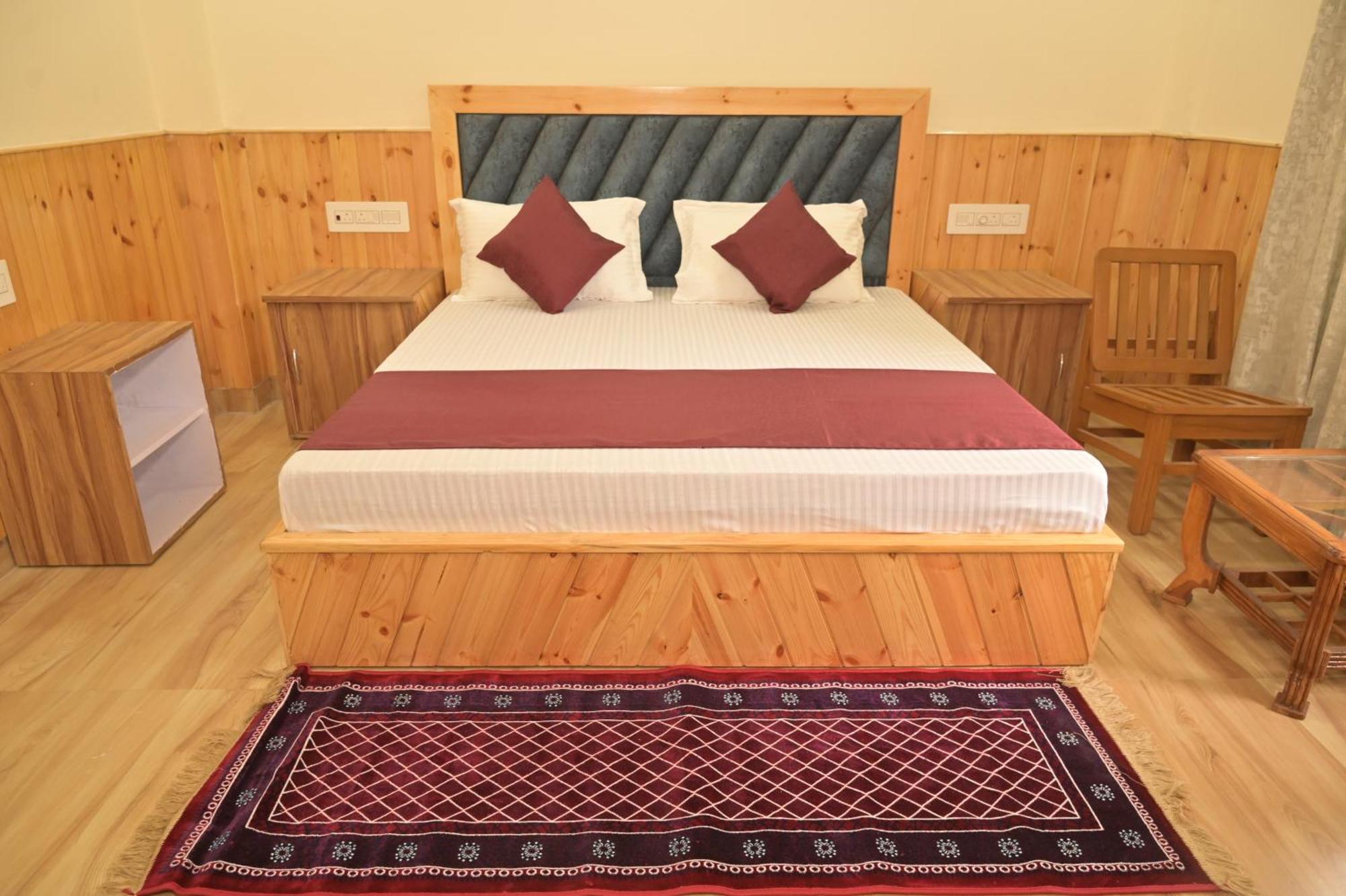 Hotel Royal Galaxy Tirthan Banjār Zewnętrze zdjęcie