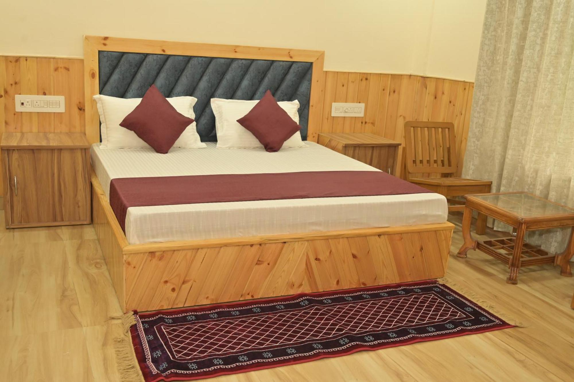Hotel Royal Galaxy Tirthan Banjār Zewnętrze zdjęcie